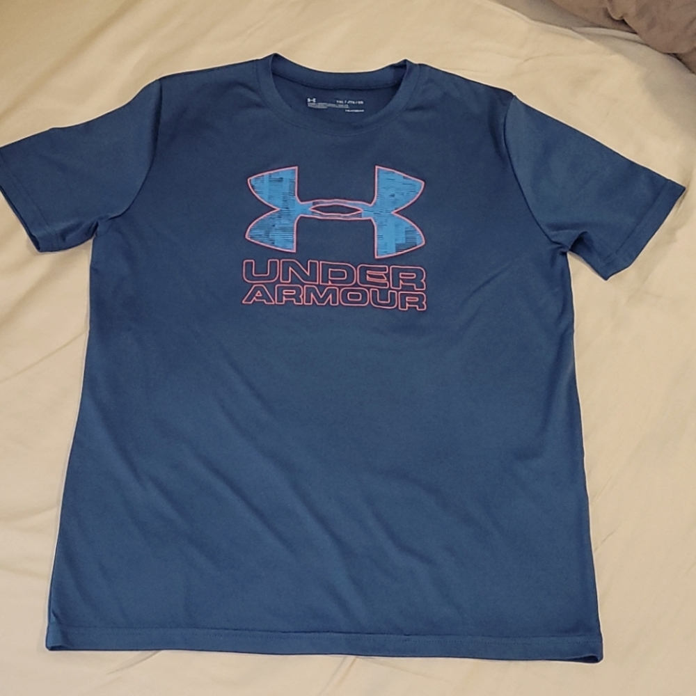 Under Armour bundle of 4 boys YXL t-shirts